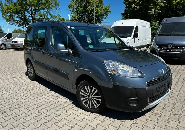 Peugeot Partner cena 26000 przebieg: 221800, rok produkcji 2013 z Ropczyce małe 154